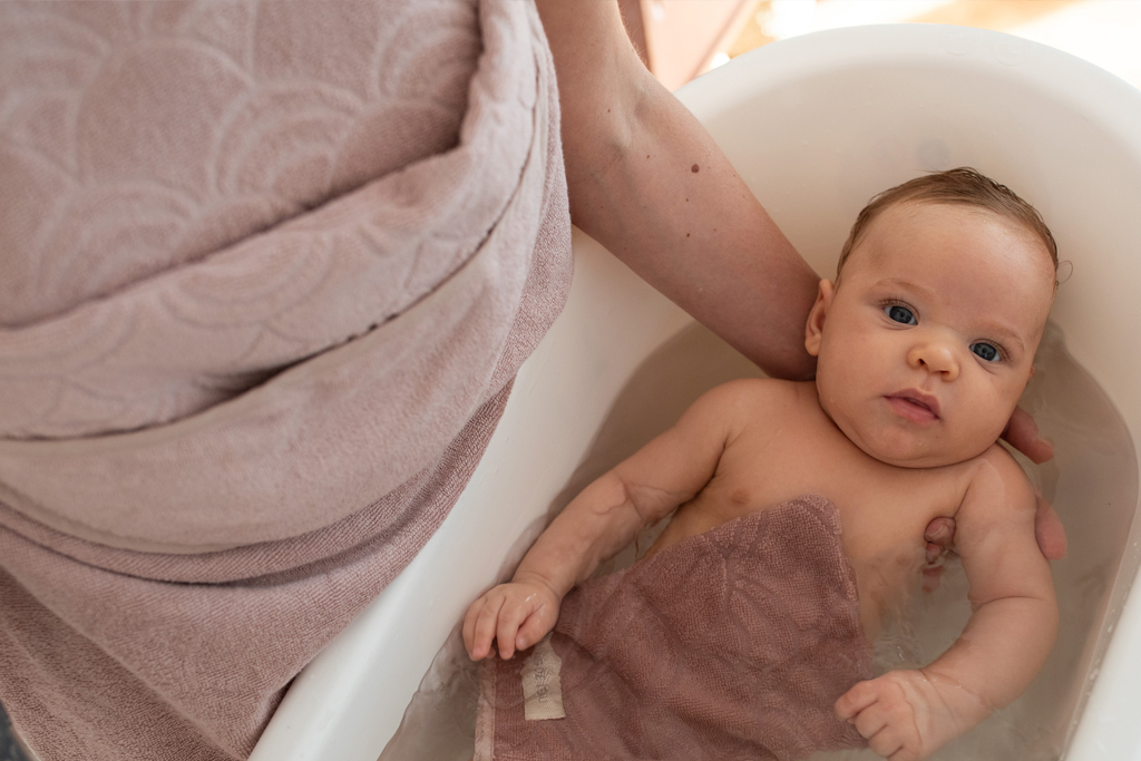 Baby Bath Time: 5 best tips for giving your baby a bath 2